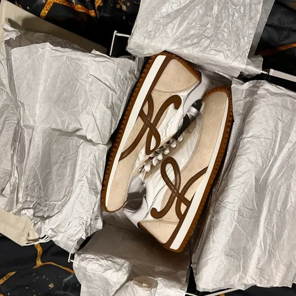 Loewe White Box - Picture 4 of 12